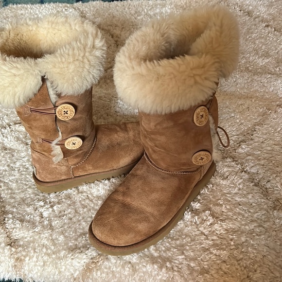 UGG Bailey Button Triplet II Boot Chestnut - Picture 2 of 5